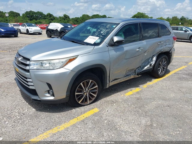 2018 Toyota Highlander Xle მანქანა იყიდება აუქციონზე, vin: 5TDKZRFH2JS266148, აუქციონის ნომერი: 45221868