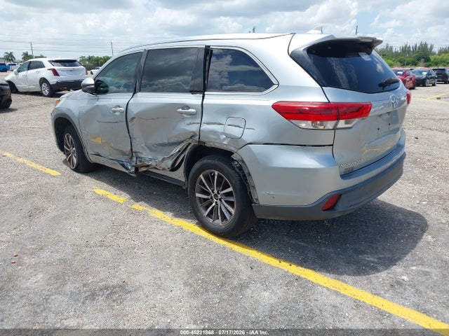 2018 Toyota Highlander Xle მანქანა იყიდება აუქციონზე, vin: 5TDKZRFH2JS266148, აუქციონის ნომერი: 45221868