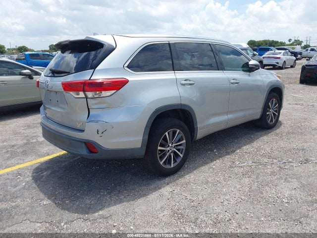 2018 Toyota Highlander Xle მანქანა იყიდება აუქციონზე, vin: 5TDKZRFH2JS266148, აუქციონის ნომერი: 45221868