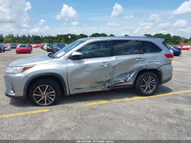 2018 Toyota Highlander Xle მანქანა იყიდება აუქციონზე, vin: 5TDKZRFH2JS266148, აუქციონის ნომერი: 45221868