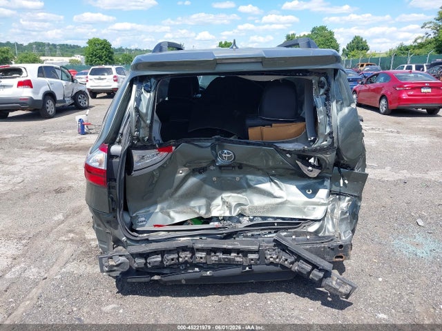 5TDKZ3DC0JS930046 Toyota Sienna Le 8 Passenger