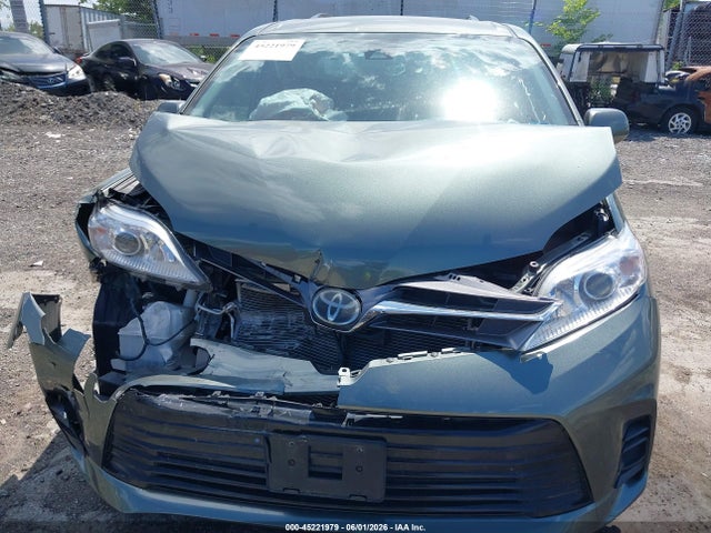 5TDKZ3DC0JS930046 Toyota Sienna Le 8 Passenger