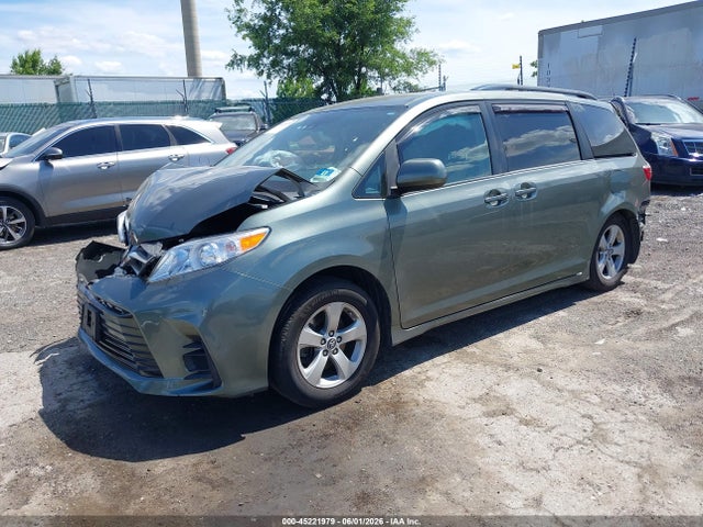 5TDKZ3DC0JS930046 Toyota Sienna Le 8 Passenger
