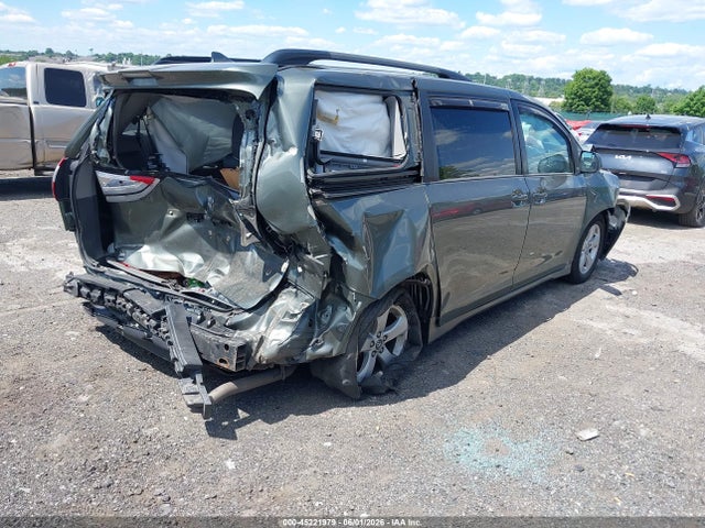 5TDKZ3DC0JS930046 Toyota Sienna Le 8 Passenger