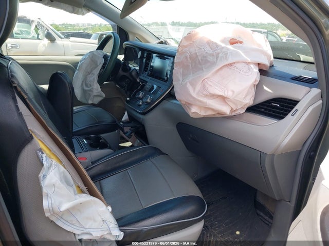 5TDKZ3DC0JS930046 Toyota Sienna Le 8 Passenger