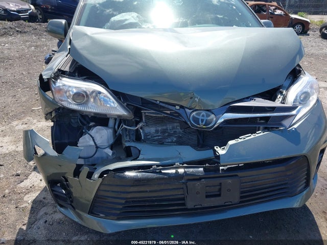 5TDKZ3DC0JS930046 Toyota Sienna Le 8 Passenger