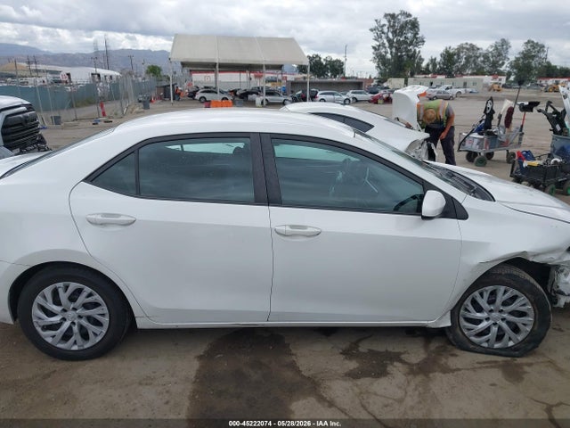 Toyota COROLLA LE 2018 5YFBURHE4JP836337 Image 13