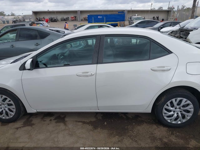 Toyota COROLLA LE 2018 5YFBURHE4JP836337 Image 14