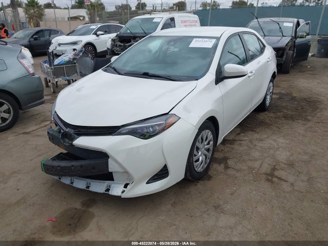 Toyota COROLLA LE 2018 5YFBURHE4JP836337 Image 2