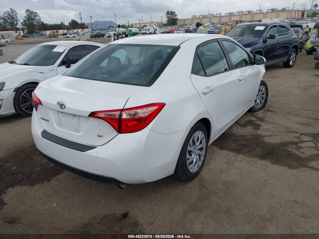 Toyota COROLLA LE 2018 5YFBURHE4JP836337 Image 4