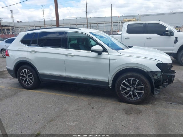 3VV3B7AXXLM028838 Volkswagen Tiguan 2.0t Se/2.0t Se R-line Black/2.0t Sel