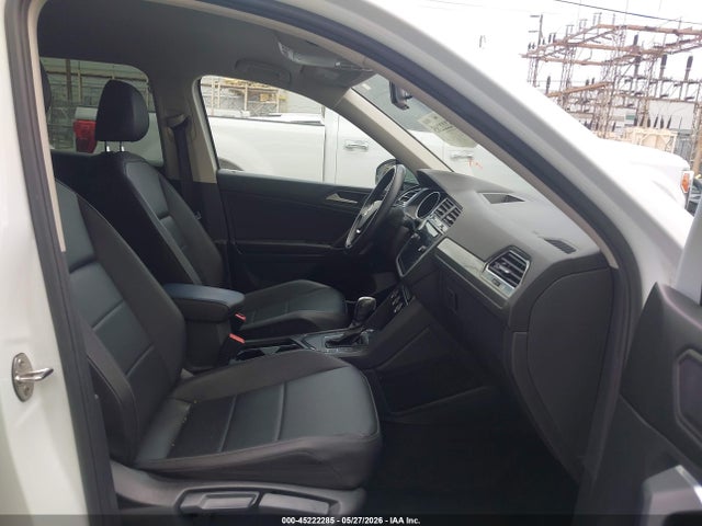 3VV3B7AXXLM028838 Volkswagen Tiguan 2.0t Se/2.0t Se R-line Black/2.0t Sel