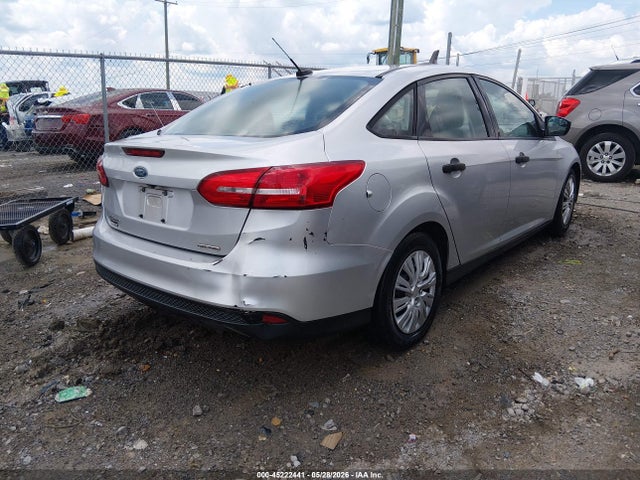 Продажа на аукционе авто 2015 Ford Focus S, vin: 1FADP3E2XFL298451, номер лота: 45222441