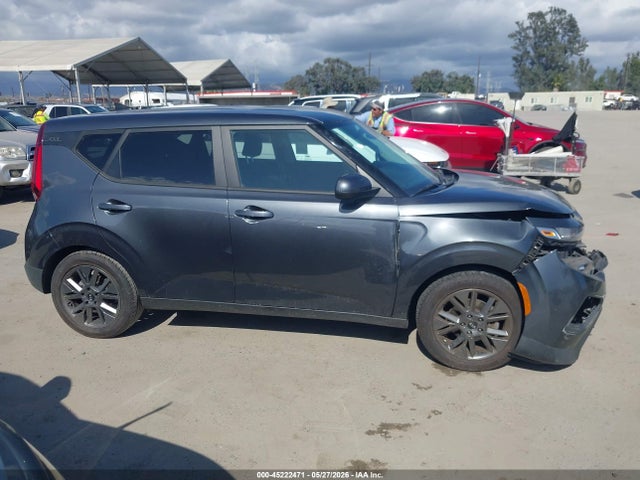 2021 Kia Soul S მანქანა იყიდება აუქციონზე, vin: KNDJ23AU1M7795428, აუქციონის ნომერი: 45222471