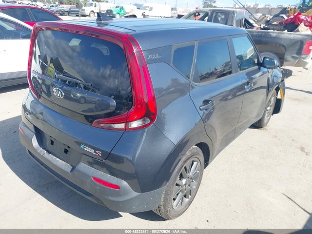 2021 Kia Soul S მანქანა იყიდება აუქციონზე, vin: KNDJ23AU1M7795428, აუქციონის ნომერი: 45222471