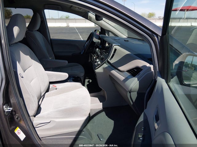 2019 Toyota Sienna Le 8 Passenger მანქანა იყიდება აუქციონზე, vin: 5TDKZ3DC4KS996570, აუქციონის ნომერი: 45222647