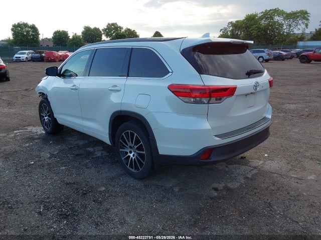 Продаж на аукціоні авто 2018 Toyota Highlander Se, vin: 5TDJZRFH2JS817643, номер лоту: 45222751