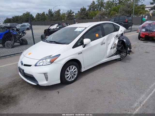 Toyota Prius Plug-in Advanced 2014 JTDKN3DPXE3063020 Image 2