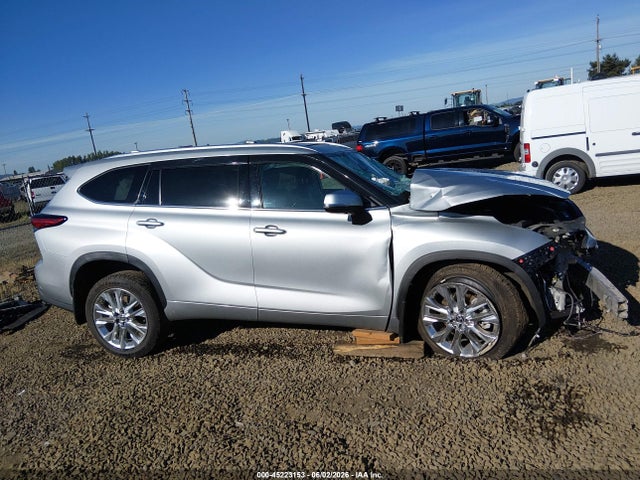 Toyota Highlander Limited 2023 5TDKDRBH3PS041010 Image 13