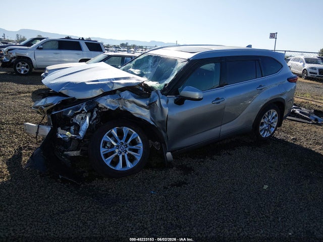 Toyota Highlander Limited 2023 5TDKDRBH3PS041010 Image 2