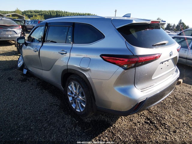 Toyota Highlander Limited 2023 5TDKDRBH3PS041010 Image 3