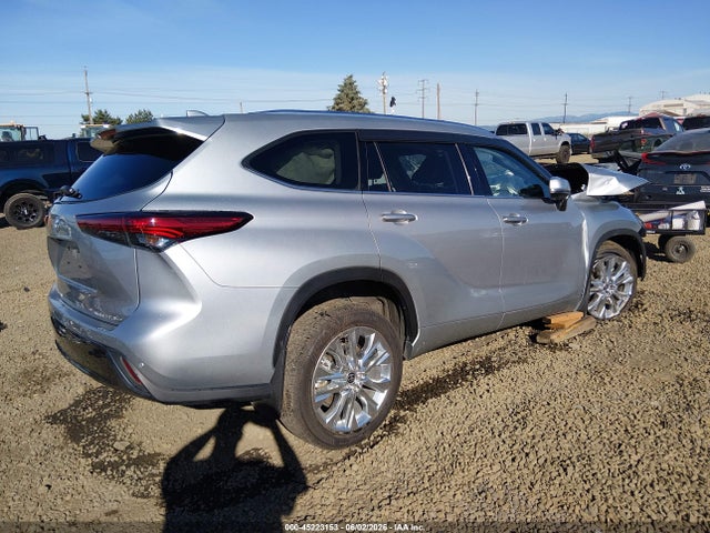 Toyota Highlander Limited 2023 5TDKDRBH3PS041010 Image 4