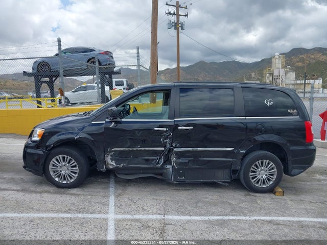 2016 Chrysler Town & Country Touring-l მანქანა იყიდება აუქციონზე, vin: 2C4RC1CG8GR233282, აუქციონის ნომერი: 45223251