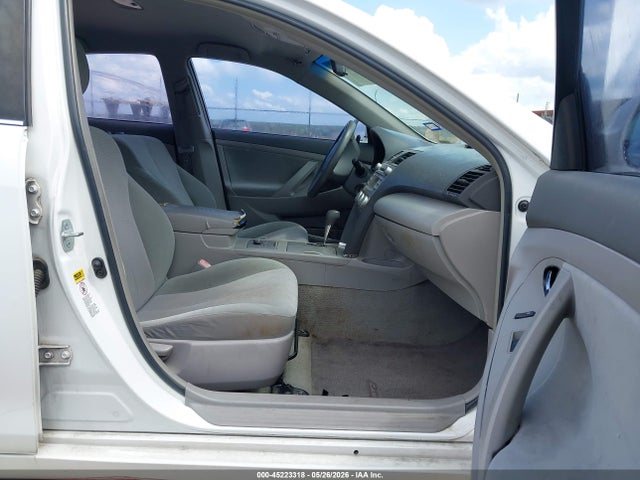 45223318 :رقم المزاد ، 4T1BK3EK7BU627882 vin ، 2011 Toyota Camry Le V6 مزاد بيع