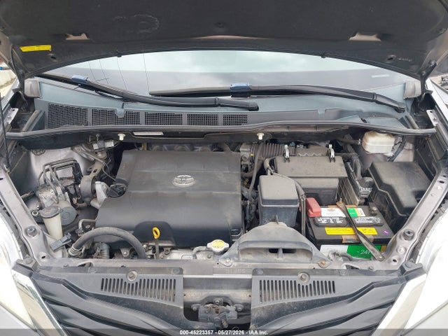 45223357 :رقم المزاد ، 5TDKK3DC7BS118829 vin ، 2011 Toyota Sienna Le V6 مزاد بيع