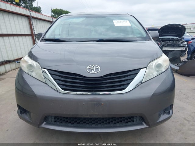 45223357 :رقم المزاد ، 5TDKK3DC7BS118829 vin ، 2011 Toyota Sienna Le V6 مزاد بيع