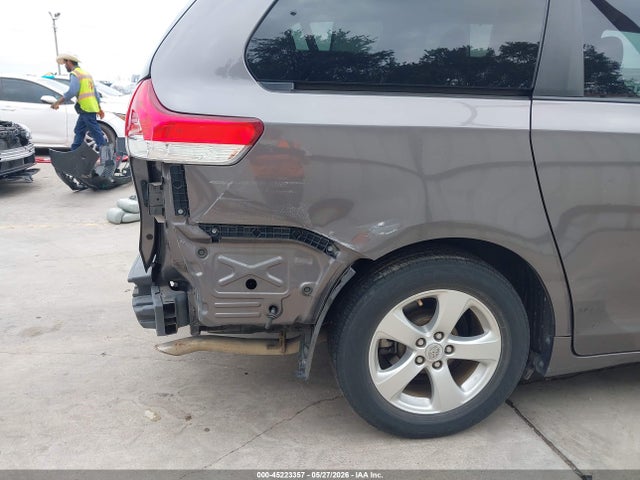 45223357 :رقم المزاد ، 5TDKK3DC7BS118829 vin ، 2011 Toyota Sienna Le V6 مزاد بيع