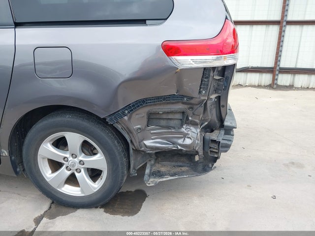 45223357 :رقم المزاد ، 5TDKK3DC7BS118829 vin ، 2011 Toyota Sienna Le V6 مزاد بيع