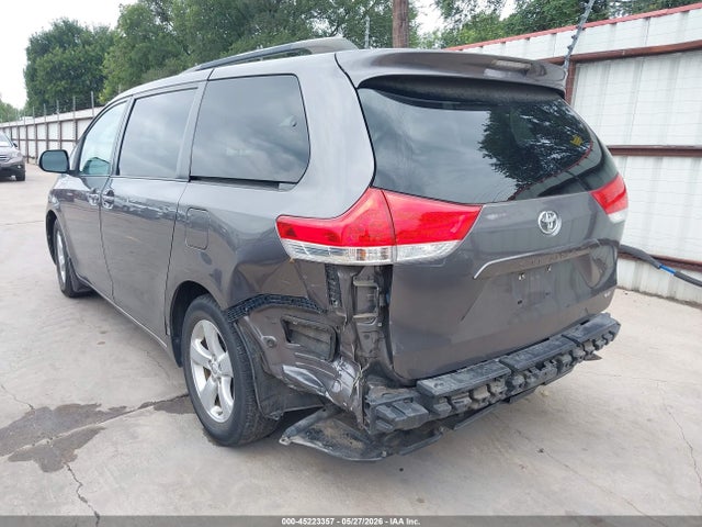 45223357 :رقم المزاد ، 5TDKK3DC7BS118829 vin ، 2011 Toyota Sienna Le V6 مزاد بيع