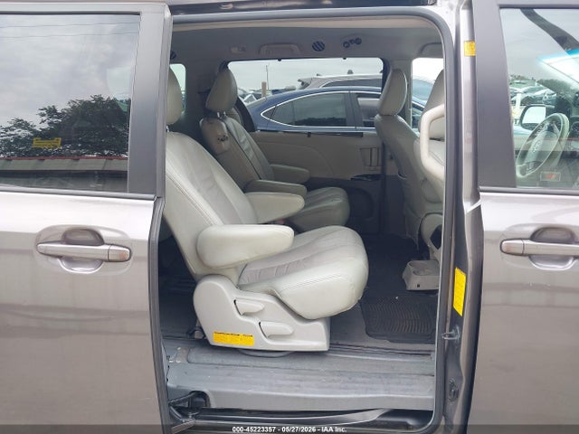 45223357 :رقم المزاد ، 5TDKK3DC7BS118829 vin ، 2011 Toyota Sienna Le V6 مزاد بيع