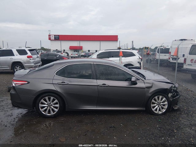 Продажа на аукционе авто 2018 Toyota Camry Le, vin: 4T1B11HK2JU594985, номер лота: 45223471