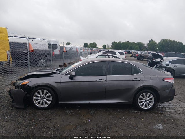 Продажа на аукционе авто 2018 Toyota Camry Le, vin: 4T1B11HK2JU594985, номер лота: 45223471