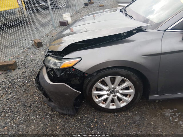 Продажа на аукционе авто 2018 Toyota Camry Le, vin: 4T1B11HK2JU594985, номер лота: 45223471