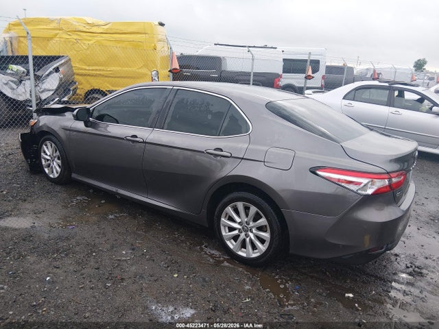 Продажа на аукционе авто 2018 Toyota Camry Le, vin: 4T1B11HK2JU594985, номер лота: 45223471