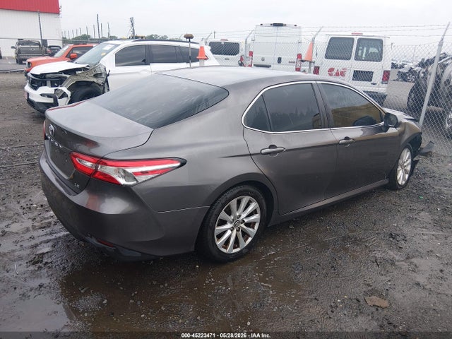 Продажа на аукционе авто 2018 Toyota Camry Le, vin: 4T1B11HK2JU594985, номер лота: 45223471