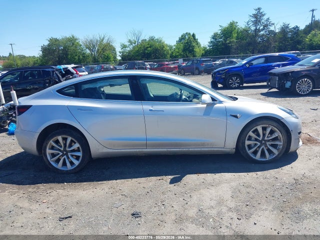Tesla Model 3 Long Range/mid Range 2018 5YJ3E1EA8JF031117 Image 12