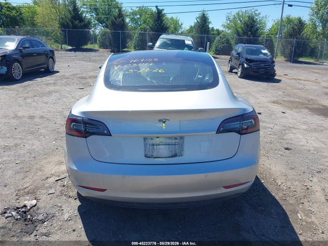 Tesla Model 3 Long Range/mid Range 2018 5YJ3E1EA8JF031117 Image 15