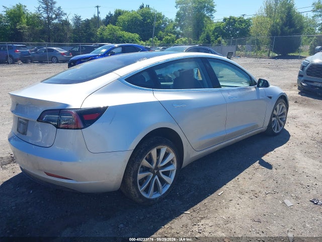 Tesla Model 3 Long Range/mid Range 2018 5YJ3E1EA8JF031117 Image 4