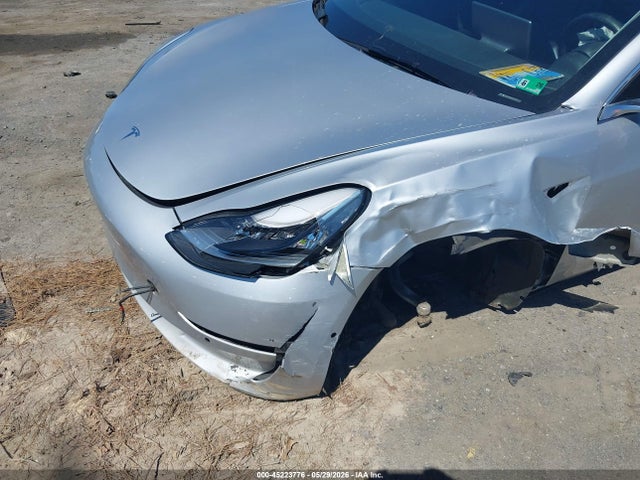 Tesla Model 3 Long Range/mid Range 2018 5YJ3E1EA8JF031117 Image 6