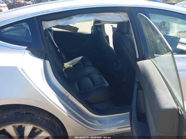 Tesla Model 3 Long Range/mid Range 2018 5YJ3E1EA8JF031117 Image 8