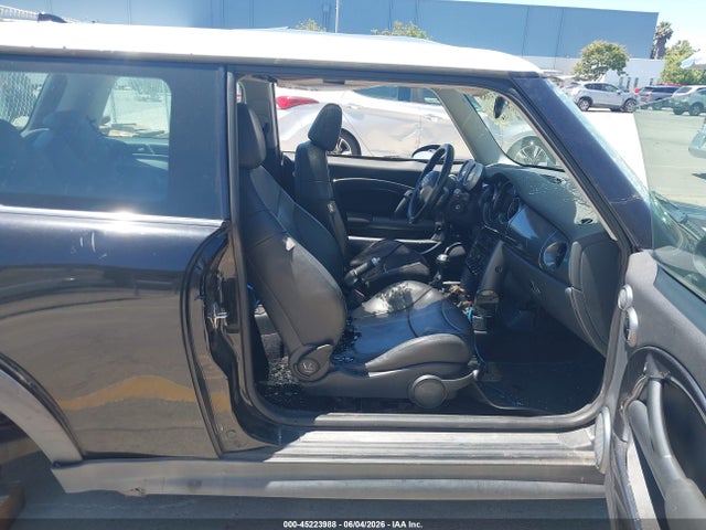 45223988 :رقم المزاد ، WMWRE33434TD79265 vin ، 2004 Mini Cooper S مزاد بيع