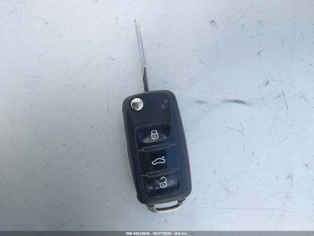 2013 Volkswagen Eos Sport მანქანა იყიდება აუქციონზე, vin: WVWBW8AH7DV001424, აუქციონის ნომერი: 45224048
