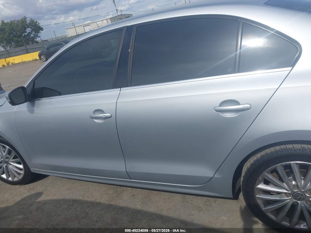 3VWL17AJ1GM367195 Volkswagen Jetta 1.8t Sel