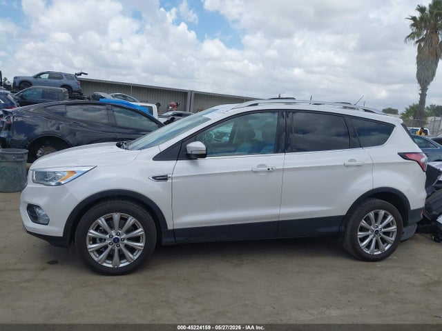 2017 Ford Escape Titanium მანქანა იყიდება აუქციონზე, vin: 1FMCU9J9XHUC26386, აუქციონის ნომერი: 45224159