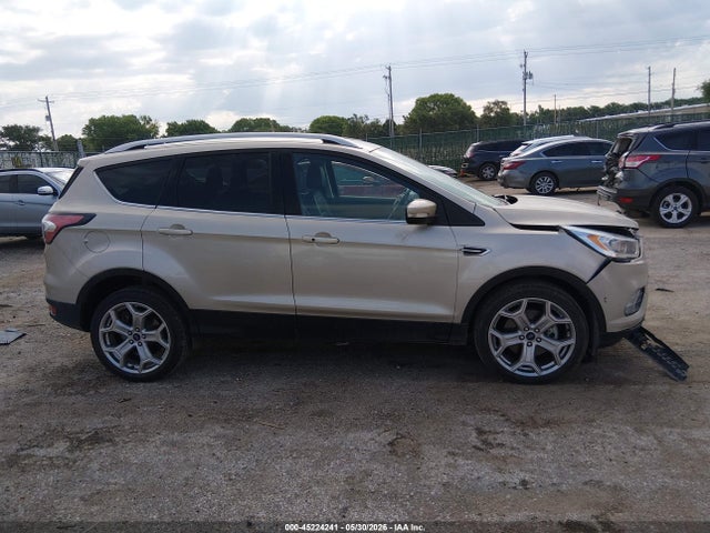 1FMCU9J95HUA04063 Ford Escape Titanium