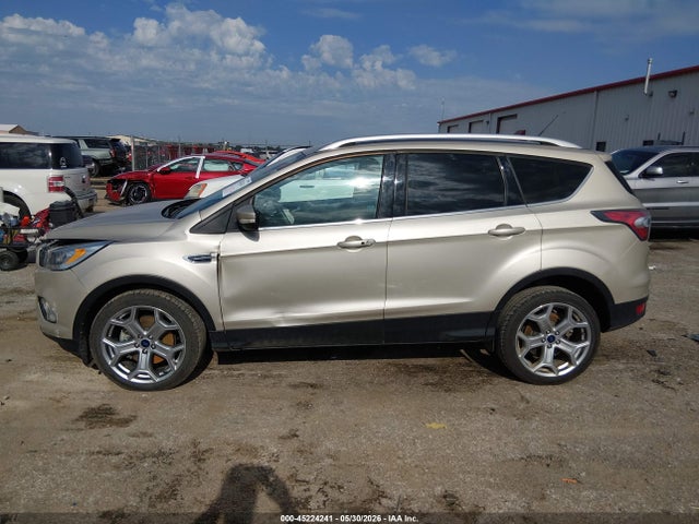 1FMCU9J95HUA04063 Ford Escape Titanium